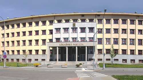 Lekárska fakulta v Hradci Králové, Univerzita Karlova